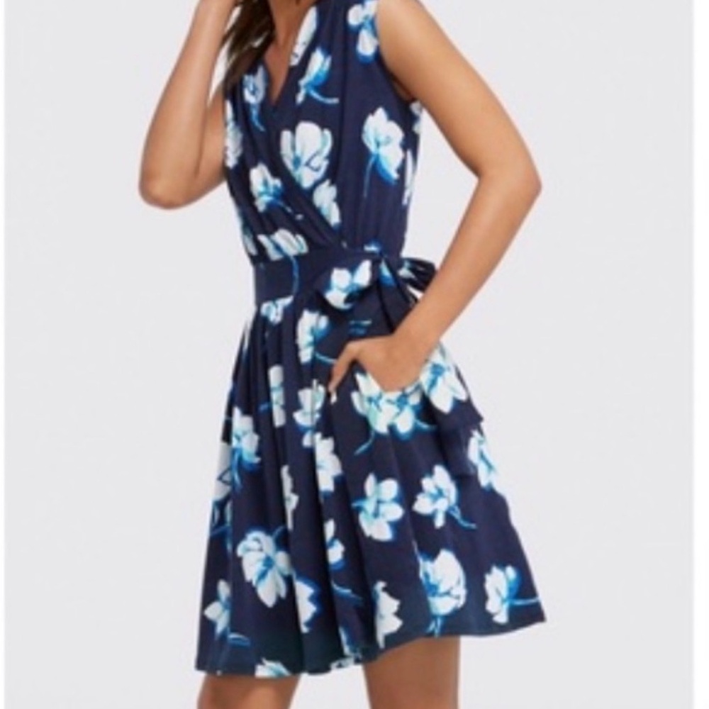 Draper James Floral Wrap Dress Navy Blue White Tie Waist Pockets Women’s Small